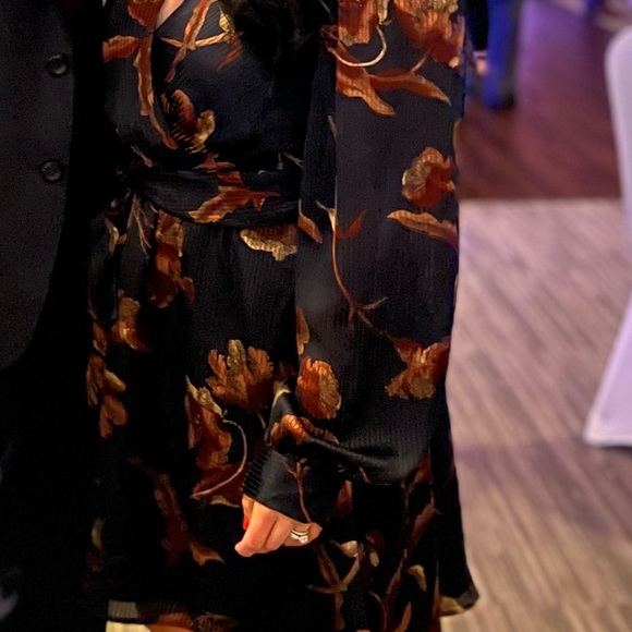 FLORAL SATIN TIE WAIST LONG SLEEVE MINI DRESS - Picture 2 of 3